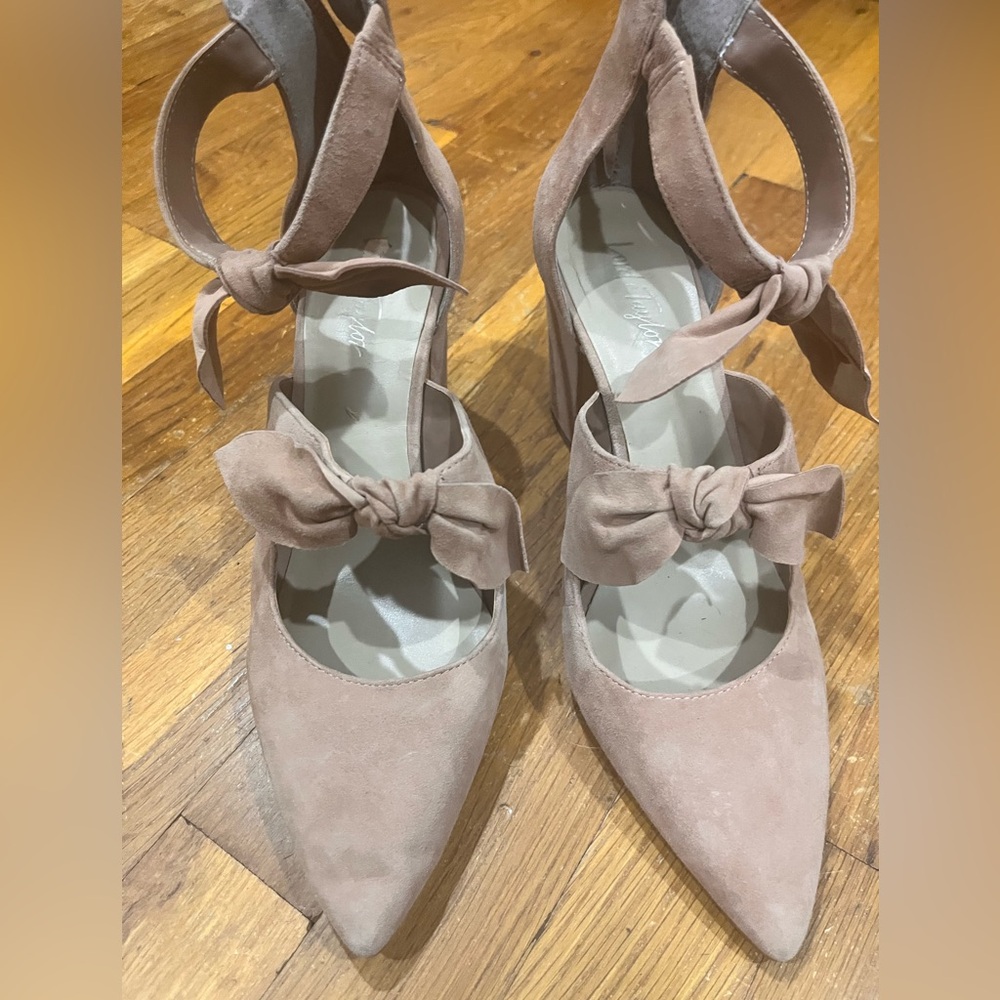 Lord & Taylor Block Heels with Sophisticated Design - Picture 4 of 8